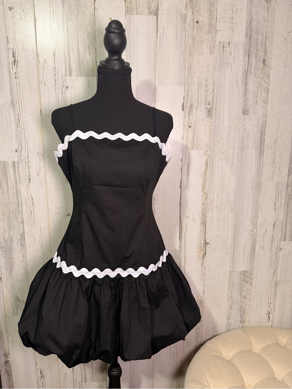 Inspired Hearts Black & White Scalloped Bubble Dress Size L